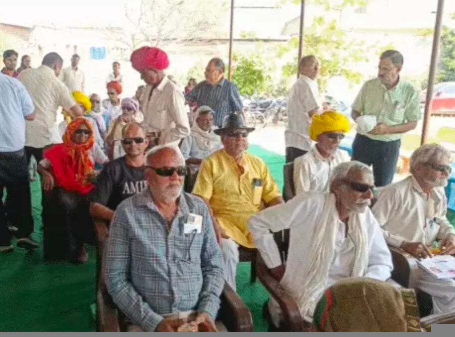 लायंस क्लब नेत्र शिविर का फॉलोअप कैंप आयोजित, मरीजों की आंखों की जांच कर दी दवाइयां