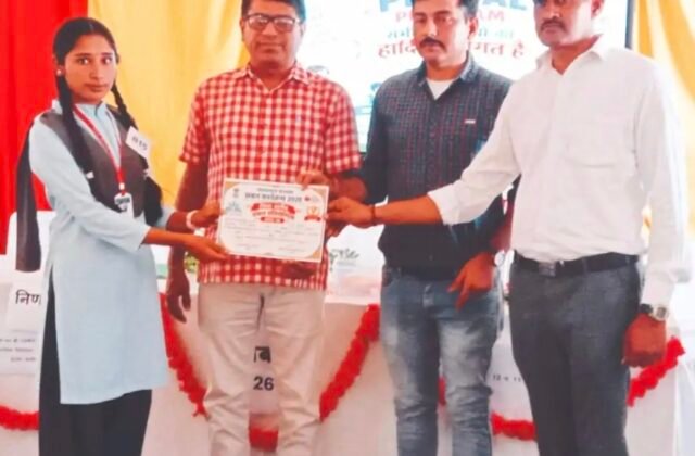 सावर की बेटी मनीषा कुमावत ने बढ़ाया क्षेत्र का मान, जिला स्तर पर हुई सम्मानित