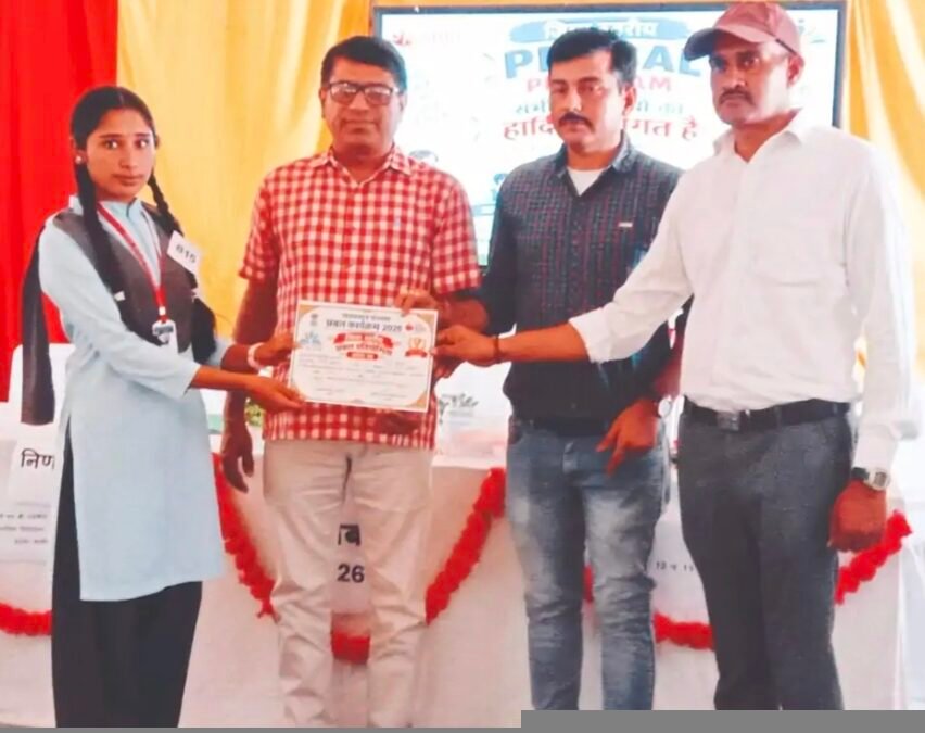 सावर की बेटी मनीषा कुमावत ने बढ़ाया क्षेत्र का मान, जिला स्तर पर हुई सम्मानित