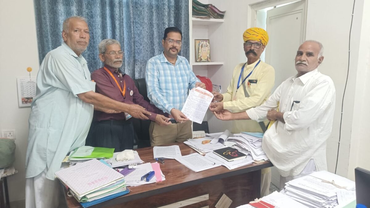 बाजरे की एमएसपी पर खरीद शुरू कराने की मांग, किसान संघ ने एसडीएम को सौंपा ज्ञापन 2900 रुपए प्रति क्विंटल की दर से सरकारी खरीद शुरू नहीं होने पर आंदोलन की चेतावनी