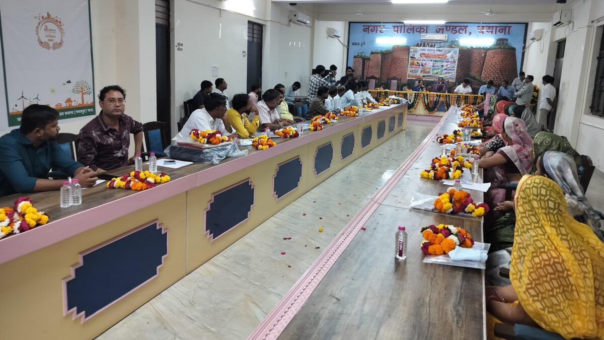 पहली बोर्ड बैठक में सफाई-ड्रेनेज पर पार्षदों का फूटा गुस्सा, दिवाली से पहले चार गुना कचरा बढ़ने की आशंका, अध्यक्ष ने डबल शिफ्ट में सफाई के दिए निर्देश