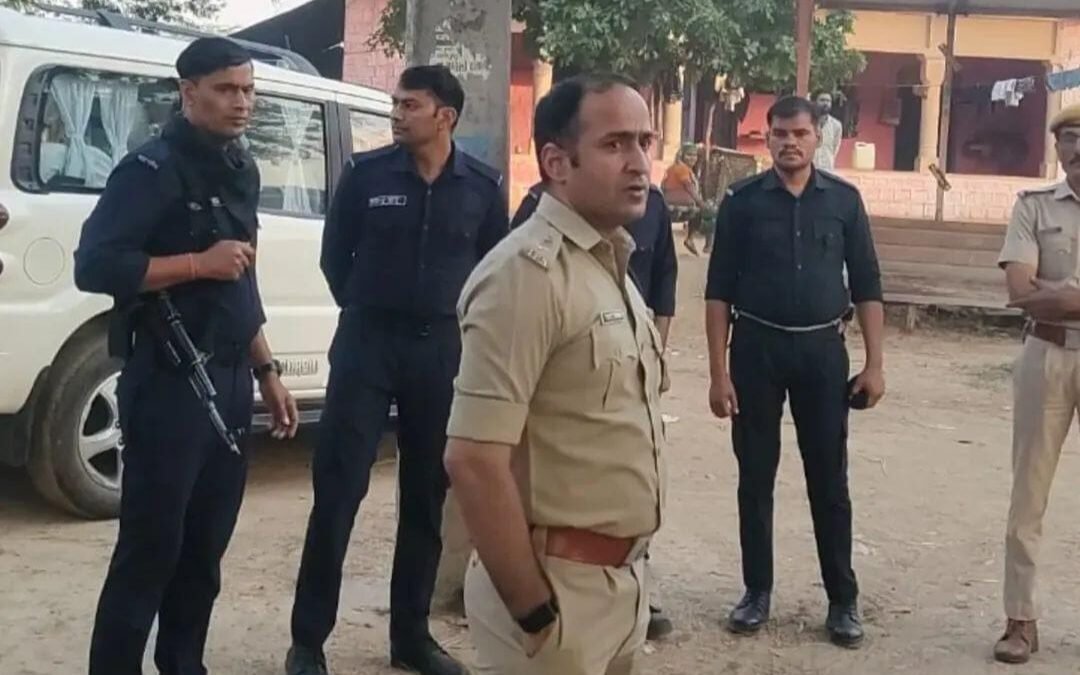 सैंपऊ ⤵️⤵️ पंचायत चुनाव शांतिपूर्ण और निष्पक्ष कराने के लिए पुलिस पूरी तरह अलर्ट