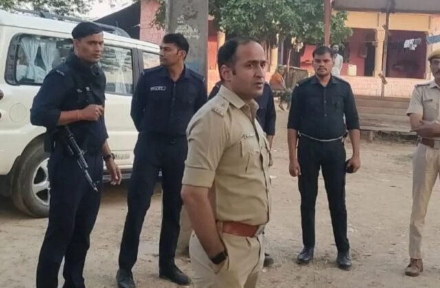 सैंपऊ ⤵️⤵️ पंचायत चुनाव शांतिपूर्ण और निष्पक्ष कराने के लिए पुलिस पूरी तरह अलर्ट