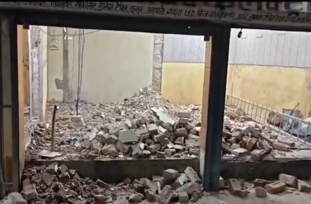 बाड़ी ⤵️⤵️ आधी रात को पैतृक संपति में तोड़फोड़ की सूचना पर बाड़ी थानाप्रभारी का त्वरित एक्शन
