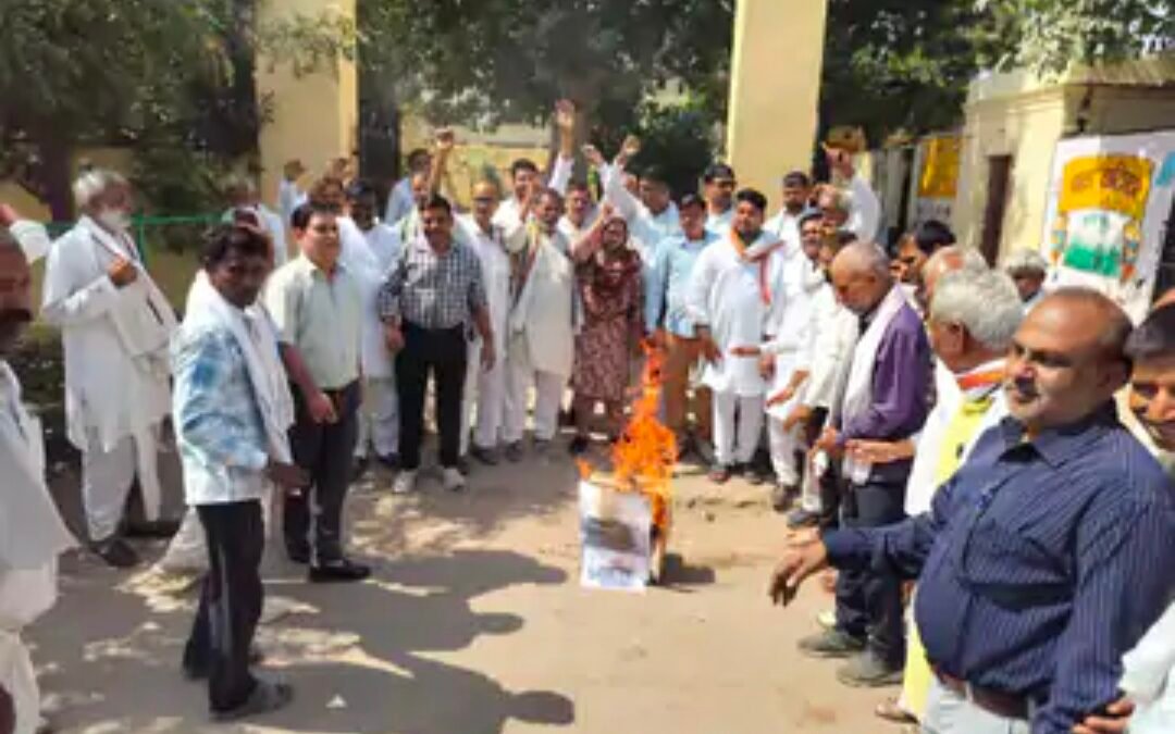 बयाना में कांग्रेस कार्यकर्ताओं ने मनाया काला दिवस, मुख्य चुनाव आयुक्त के खिलाफ नारेबाजी, SIR और दिल्ली में सांसदों पर कार्रवाई का जताया विरोध