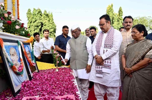 गांधी जी और शास्त्री जी की जयंती पर राज्यपाल और मुख्यमंत्री ने पुष्प अर्पित कर किया नमन